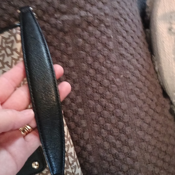 DKNY Vintage signature chain handle 🎒 Bag Authentic - Picture 5 of 14